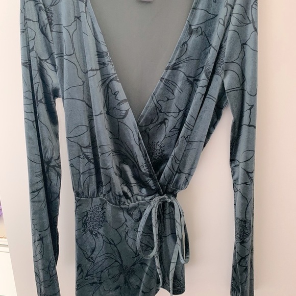 Velvet wrap-top - Picture 2 of 5